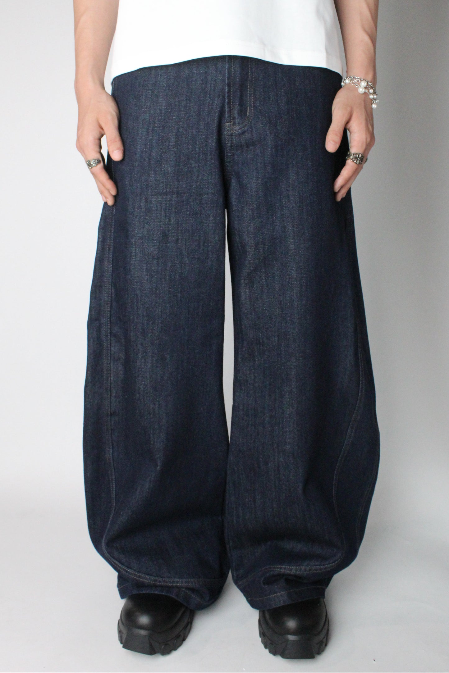 Curve Barrel Jeans