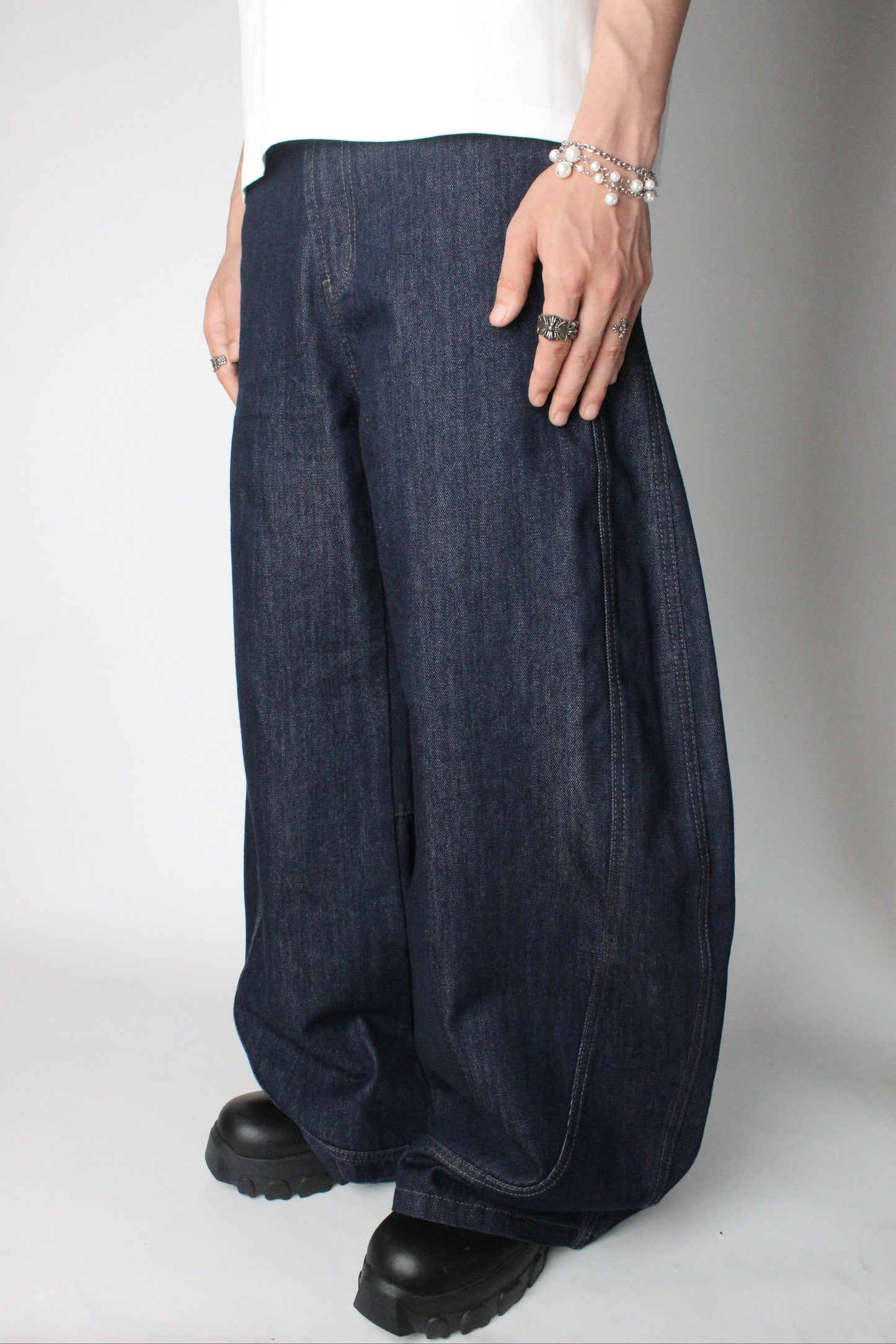 Curve Barrel Jeans