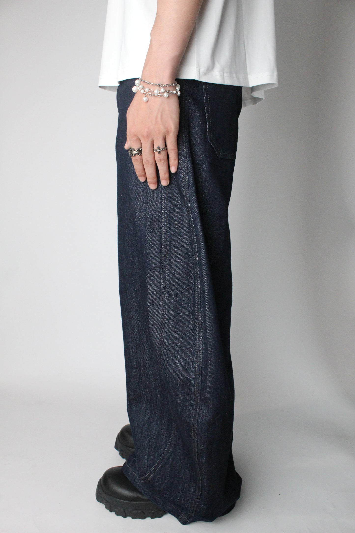 Curve Barrel Jeans