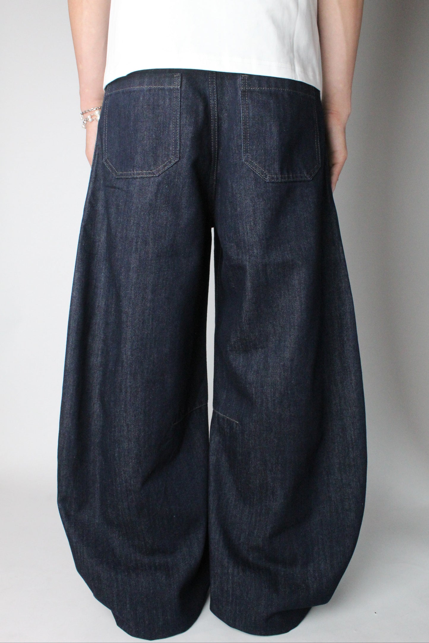 Curve Barrel Jeans